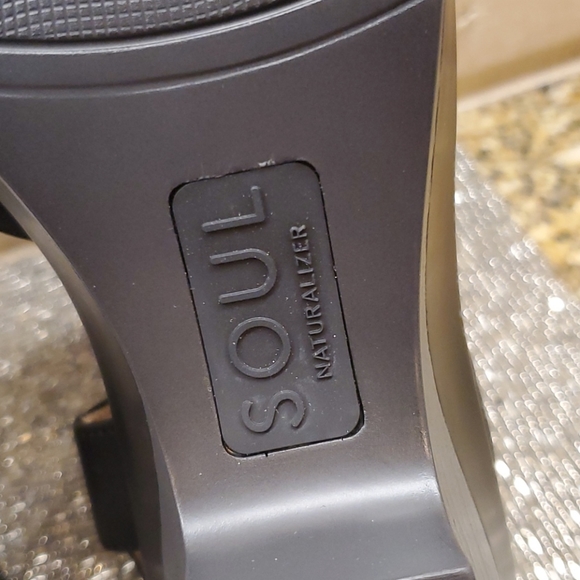 SOLD!!! SOUL by NATURALIZER Sandals - Size 8W - Picture 10 of 10